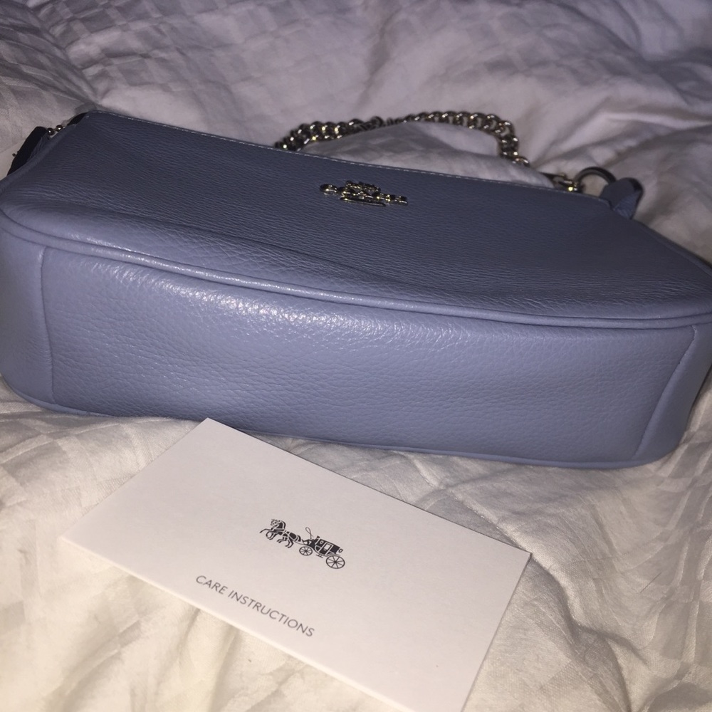 Coach clutch with chain strap - Picture 6 of 10